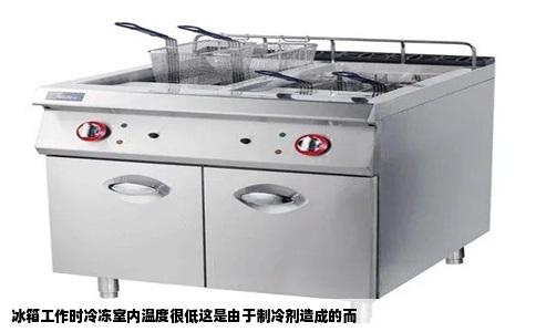 冰箱工作时冷冻室内温度很低这是由于制冷剂造成的而